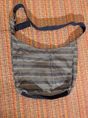 thirty-one Navy and Cream Retro Metros Crossbody